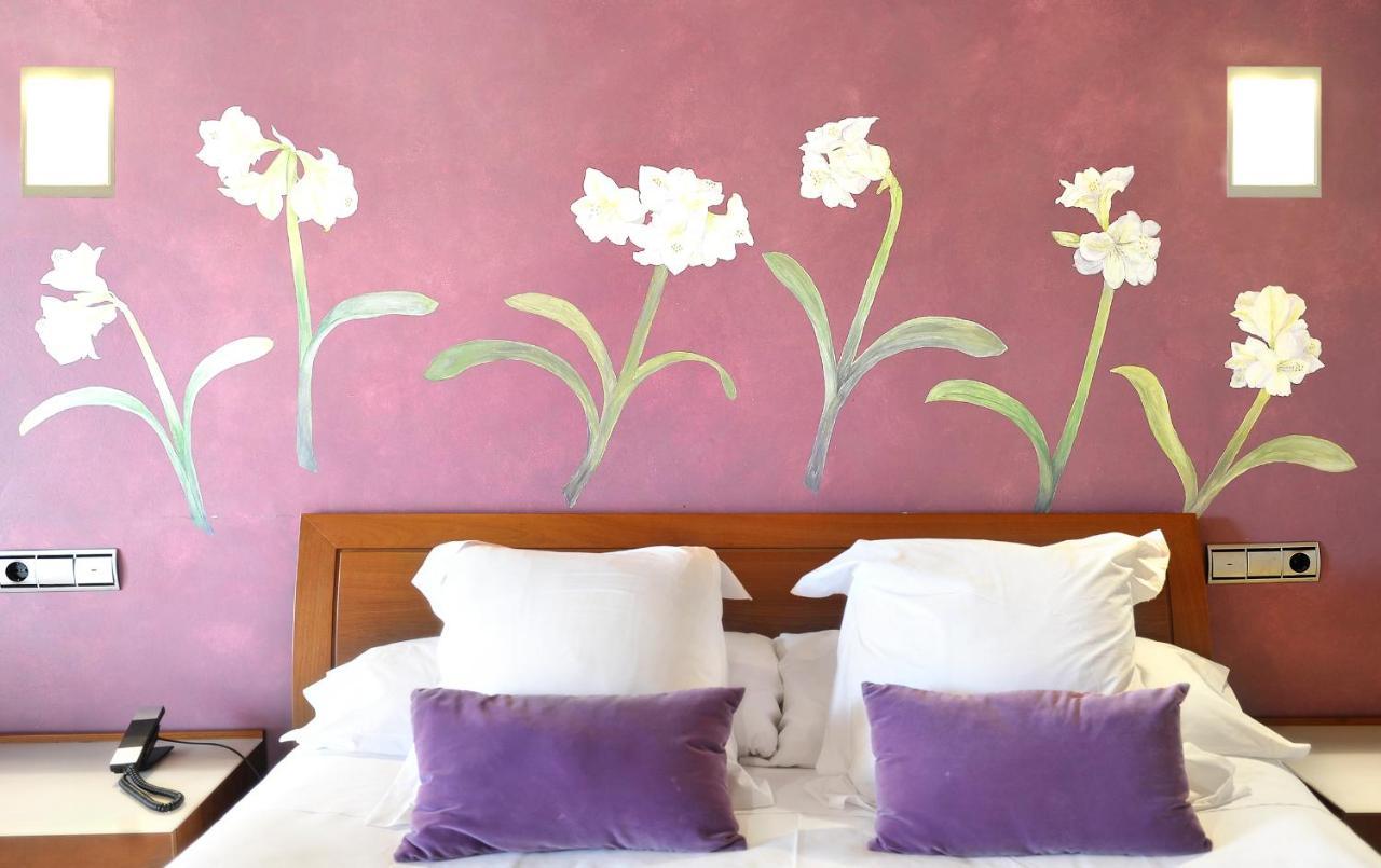 Boutique Hotel Urbisol Calders Bagian luar foto